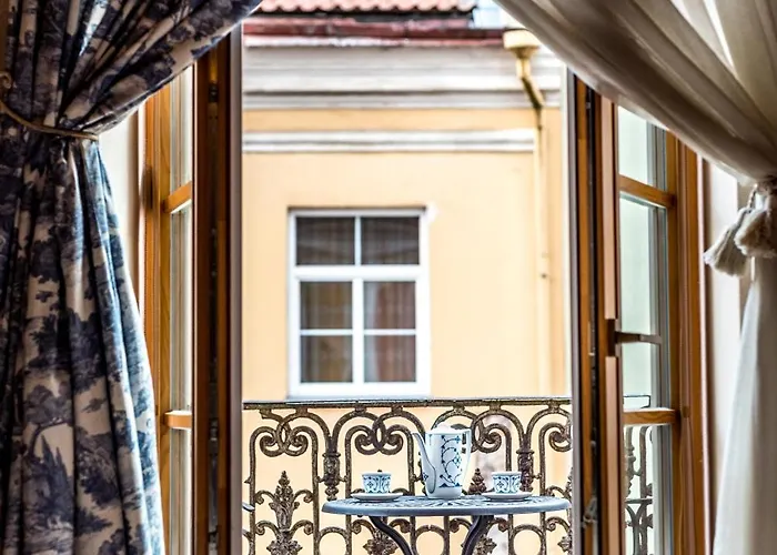 Castle Street Retreat, 19